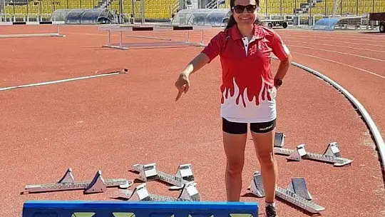 Muğlalı profesör atletizmde rekor kırdı