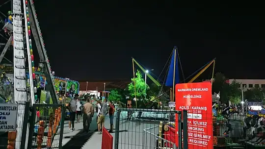 Müşteri gibi geldi, etrafı kolaçan etti ve belindeki silahı çıkarıp dehşet saçtı