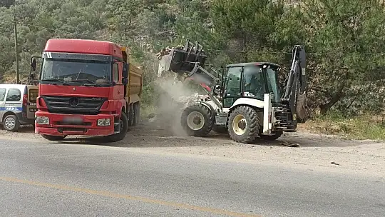 Sokağa çıkma kısıtlamasını fırsat bilip kaçak moloz dökenler yakalandı