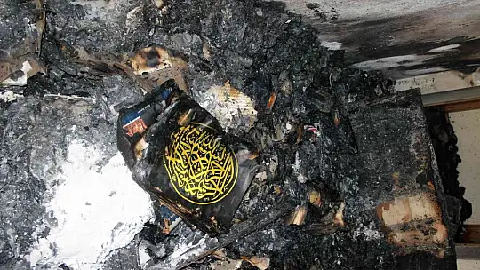 Odada her şey yandı, 'Besmele' yazısı yanmadı