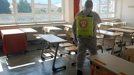 Okullarda dezenfekte çalışmaları devam ediyor