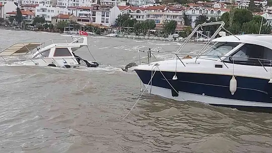Olumsuz hava koşulları nedeniyle Datça'da batan tekne kurtarılamadı