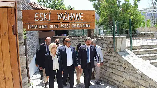 Opet, orman yangınlarından zarar gören köyleri yeniden inşa ediyor