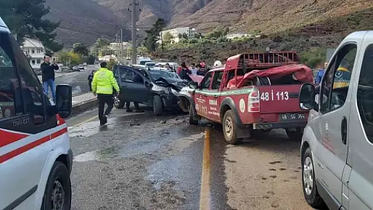 ORMAN ARACI İLE OTOMOBİL ÇARPIŞTI: 3 YARALI