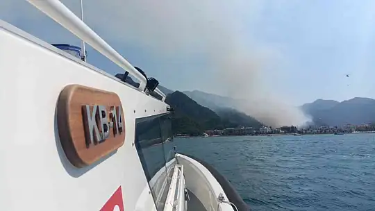 Orman yangını için uçak ve helikopterlerin su aldığı bölge deniz trafiğine kapatıldı