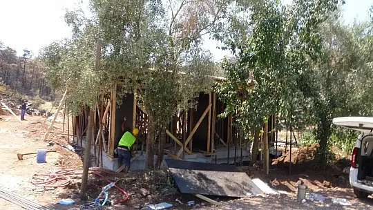 Orman yangınından etkilenen köylerde yaralar sarılıyor