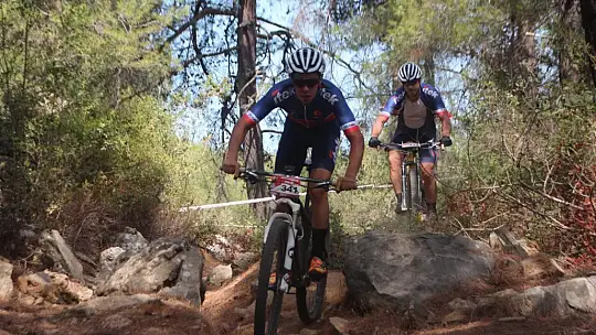 Ormanlık alandaki zorlu parkurda 85 sporcu kıyasıya mücadele etti