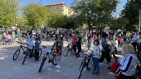 Ortaca'da 60 çocuğa bisiklet hediye edildi