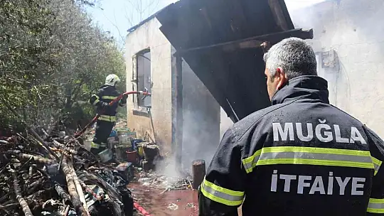 Ortaca'da ev küle döndü