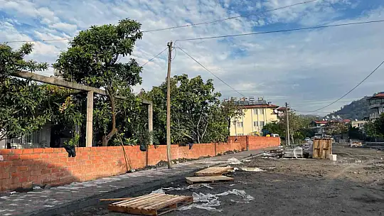 ORTACA'NIN MAHALLE YOLLARINA KİLİTLİ PARKE