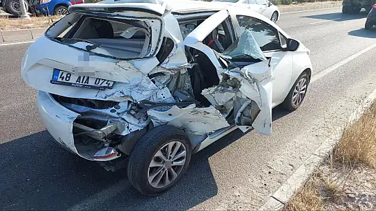 ORTALIĞIN SAVAŞ ALANINA DÖNDÜĞÜ KAZADA TRAKTÖR İKİYE BÖLÜNDÜ