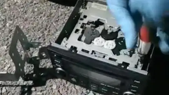 Oto teybinde uyuşturucu sevkiyatı polise takıldı