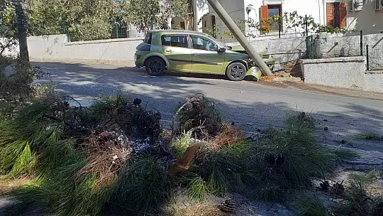 Otomobil beton direğe çarptı: 2 yaralı