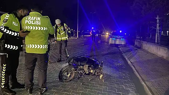 Otomobil ile motosiklet çarpıştı: 1 ölü