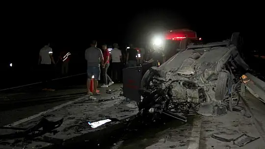 Otomobil kamyona arkadan çarptı: 1 ölü