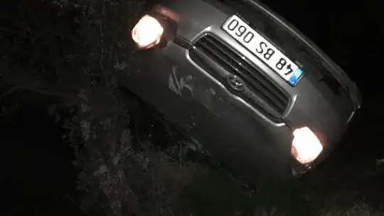 OTOMOBİL ŞARAMPOLE DÜŞTÜ