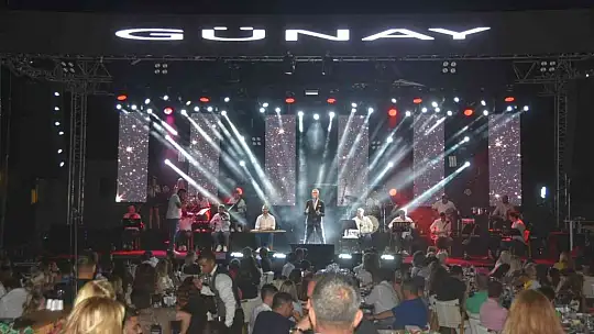 Özcan Deniz'den unutulmaz gece