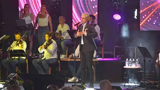 Özcan Deniz'den unutulmaz gece