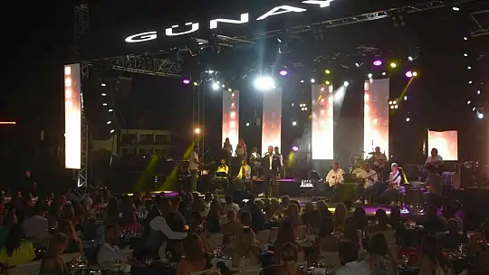 Özcan Deniz'den unutulmaz gece