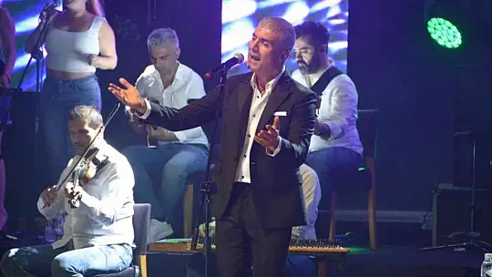 Özcan Deniz'den unutulmaz gece