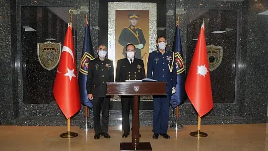 Pakistan Donanmasının 'Tabuk' korveti Aksaz'ı ziyaret etti