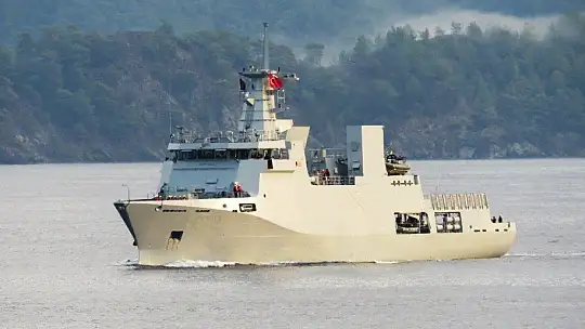 Pakistan Donanmasının 'Tabuk' korveti Aksaz'ı ziyaret etti