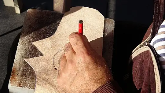 Pandemi sonrası deri maske üretmeye başladı