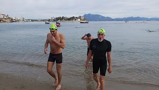 Pandemide hayatını kaybeden sağlık çalışanları için kulaç attılar