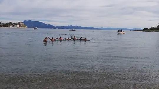 Pandemide hayatını kaybeden sağlık çalışanları için kulaç attılar