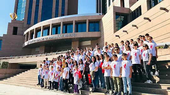 Öğrenciler Ata'nın huzuruna çıktı