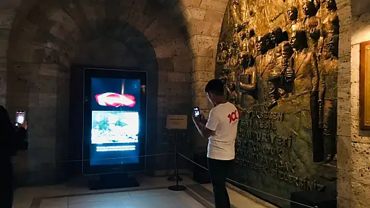 Öğrenciler Ata'nın huzuruna çıktı