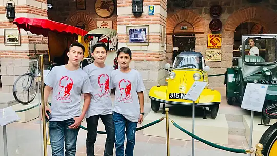 Öğrenciler Ata'nın huzuruna çıktı