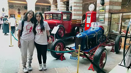 Öğrenciler Ata'nın huzuruna çıktı