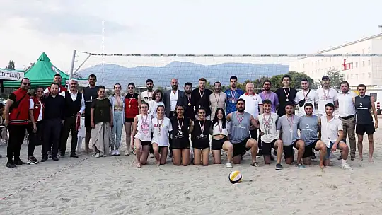 Plaj Voleybolunda ödüller sahiplerini buldu