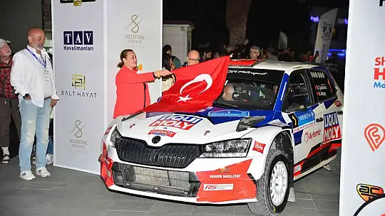 Ralli araçları Bodrum sokaklarını piste çevirdi