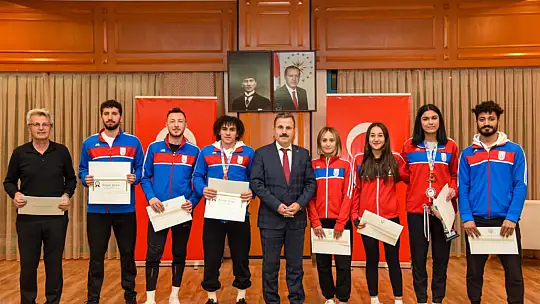 Rektör Çiçek, başarılı sporcularla iftar yemeğinde buluştu