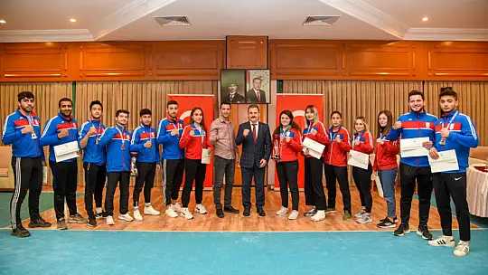 Rektör Çiçek, başarılı sporcularla iftar yemeğinde buluştu