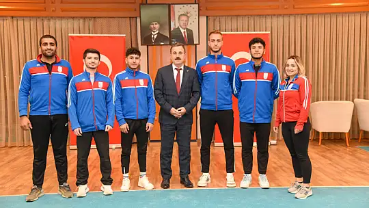 Rektör Çiçek, başarılı sporcularla iftar yemeğinde buluştu