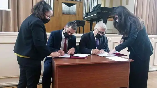 Rektör Çiçek'ten Azerbaycan Başkenti Bakü'ye ziyaret