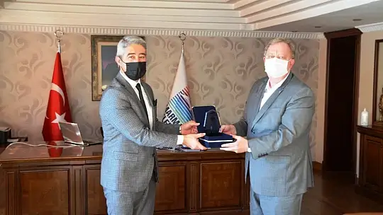 Rus konsolos Rogoza'dan Başkan Oktay'a övgü