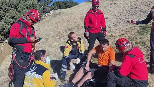 Rus paraşütçü kayalıklara düştü