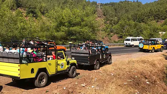 Safari jeeplerine sıkı trafik denetimleri devam ediyor