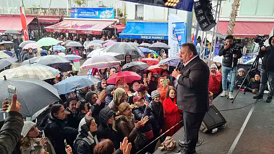 SAĞANAK YAĞIŞ ALTINDA SAATLERCE HORON OYNADILAR