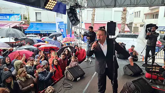 SAĞANAK YAĞIŞ ALTINDA SAATLERCE HORON OYNADILAR