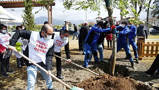 'En fazla mücadeleyi sağlık çalışanlarımız verdi'