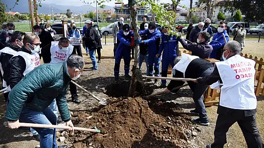 'En fazla mücadeleyi sağlık çalışanlarımız verdi'