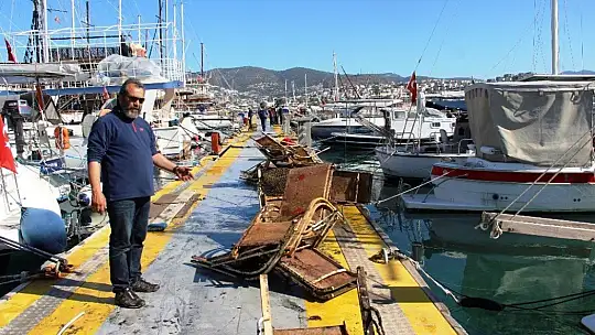 Sahilde olması gereken onlarca şezlong deniz dibinden çıkarıldı