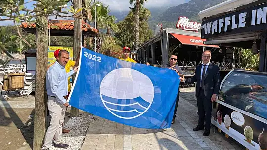 Sakin Kent Akyaka plajı 'Mavi' gerdanlığını taktı