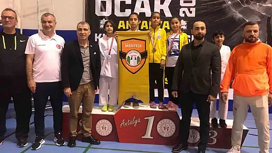 ŞAMPİYON KARATECİLER BAŞKAN GÜMÜŞ'Ü ZİYARET ETTİ