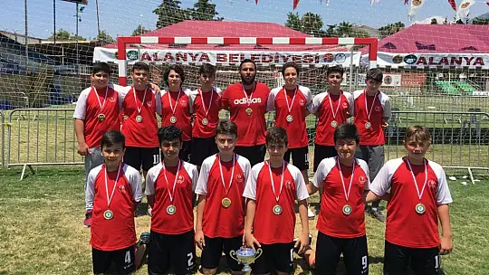 Şampiyonlara davullu-zurnalı karşılama